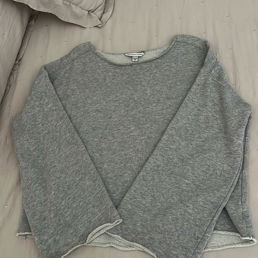 Women’s American Eagle gray long sleeve
￼